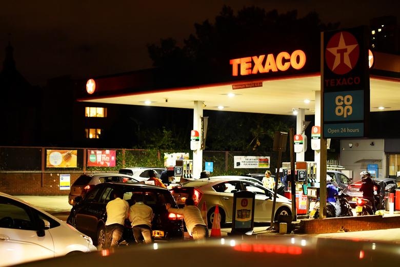 Which gas stations are available around the clock?