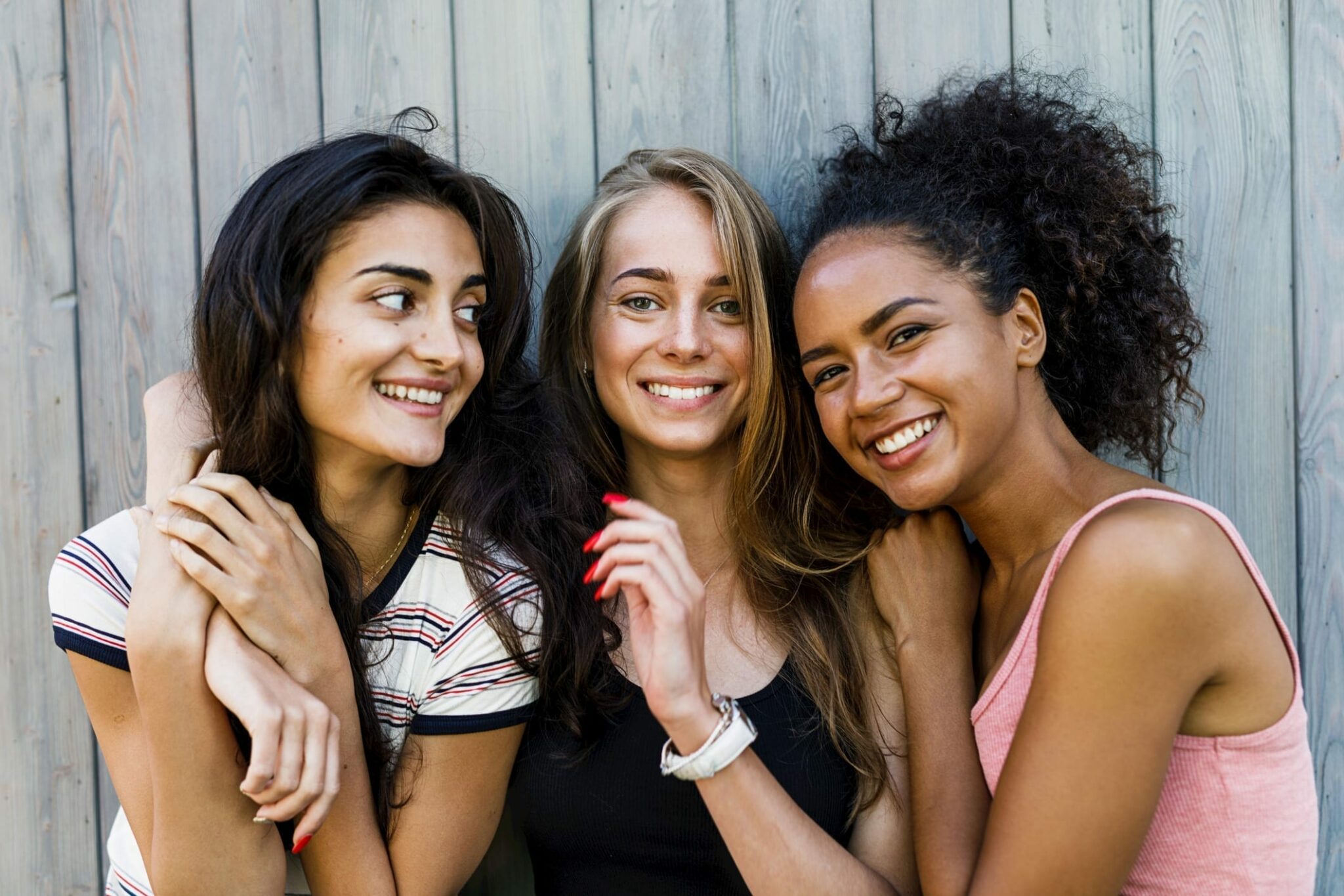 Women groups. Группа женщин. 3 Красивые женщины. Фотосессия поколений женщин. Группа счастливых женщин.